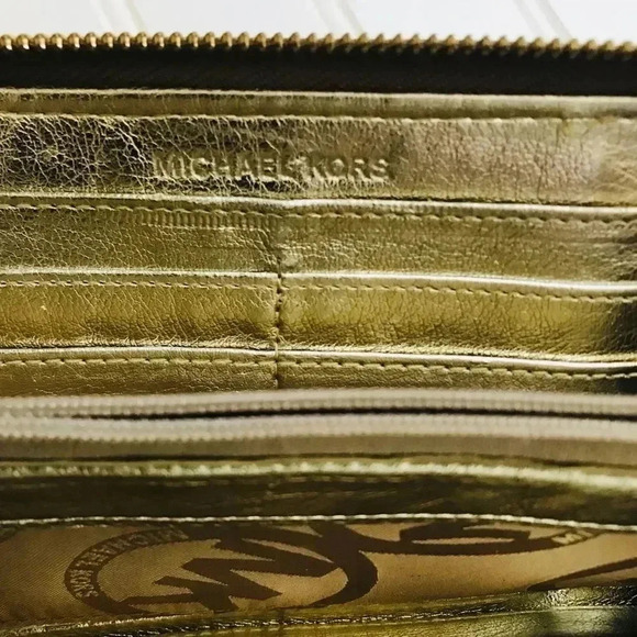 Michael Kors metallic wallet - Picture 4 of 5